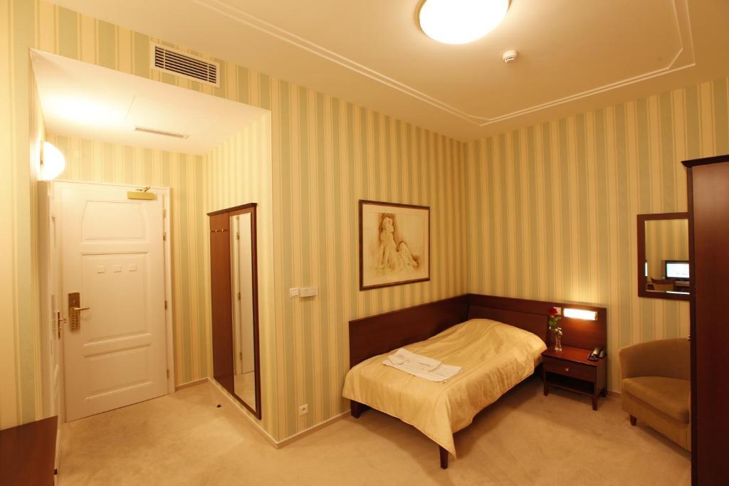 Hotel Sandor Pavillon Piest'any Room photo